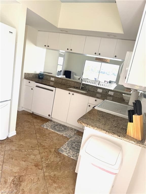 4907 Europa DR, NAPLES FL 34105-22