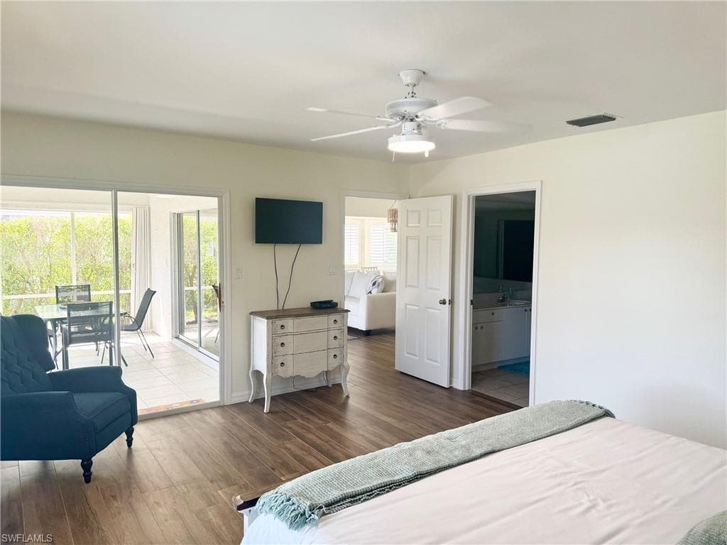 4907 Europa DR, NAPLES FL 34105-5