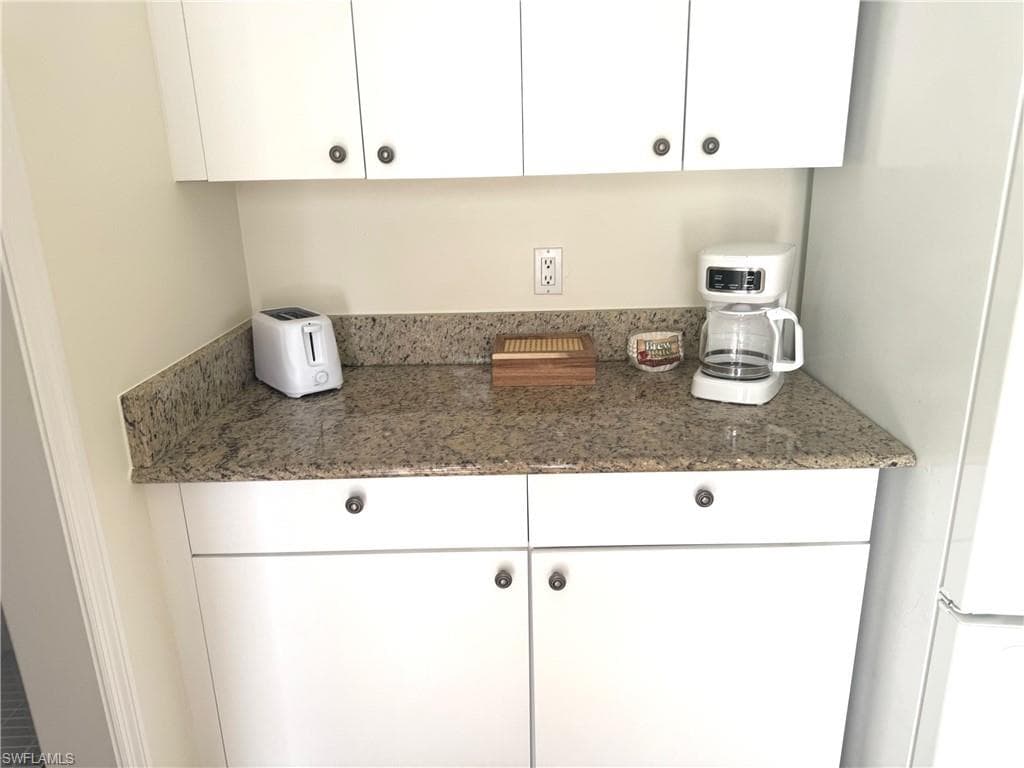 4907 Europa DR, NAPLES FL 34105-21