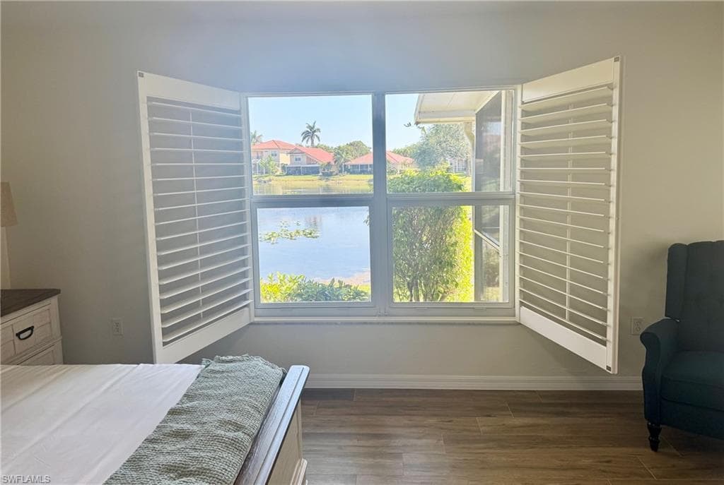 4907 Europa DR, NAPLES FL 34105-6