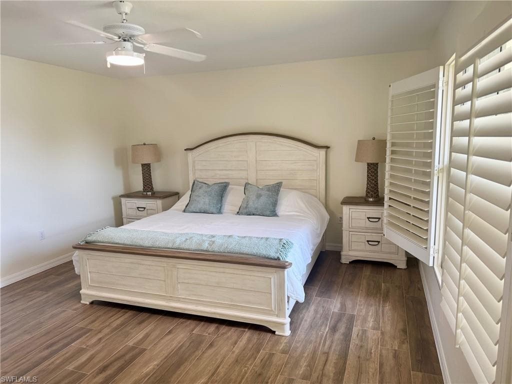 4907 Europa DR, NAPLES FL 34105-4