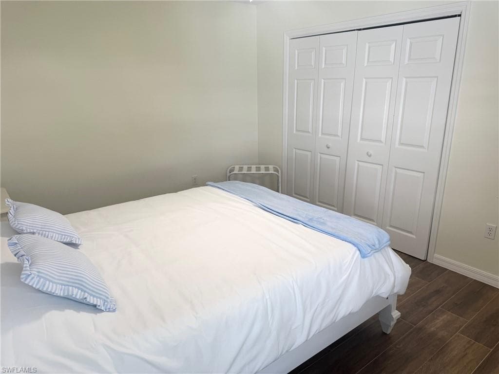 4907 Europa DR, NAPLES FL 34105-17