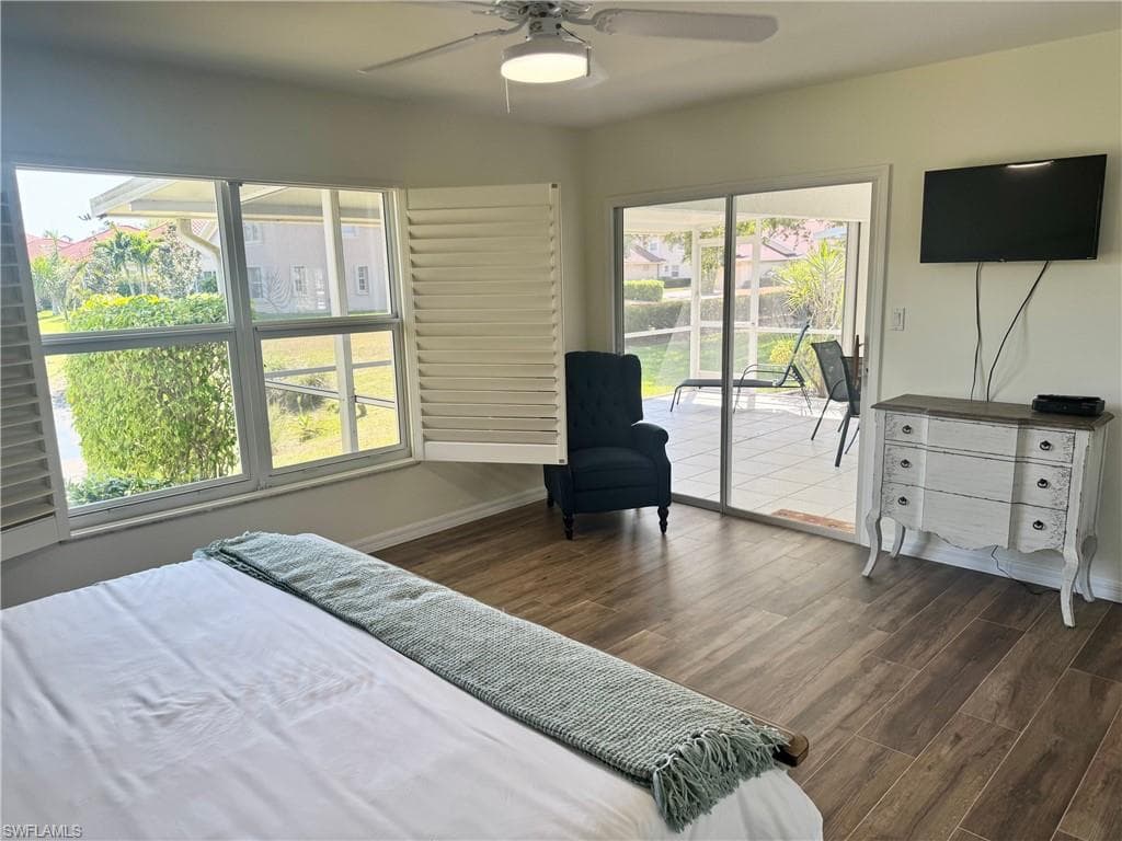 4907 Europa DR, NAPLES FL 34105-3