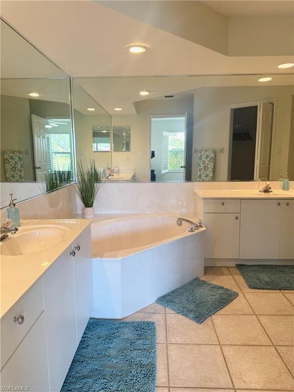 4907 Europa DR, NAPLES FL 34105-7