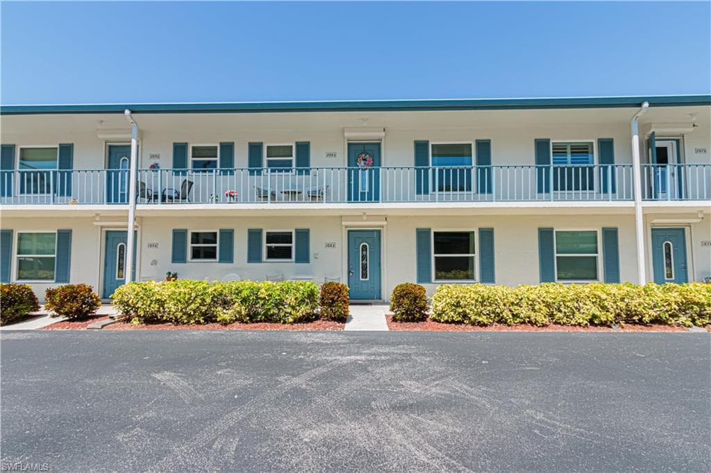 325 Charlemagne BLVD # A108, NAPLES FL 34112-1