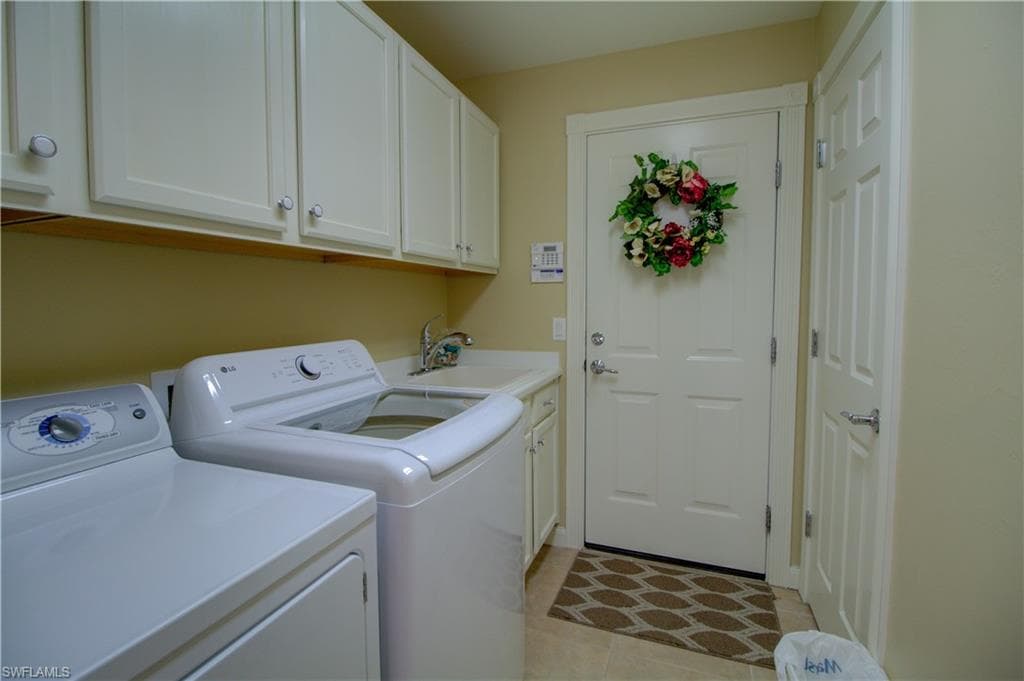 8685 Erice CT, NAPLES FL 34114-25