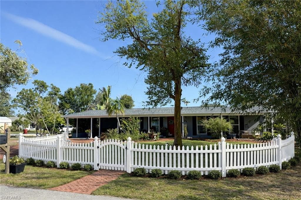 1605 Oakley AVE, FORT MYERS FL 33901-1