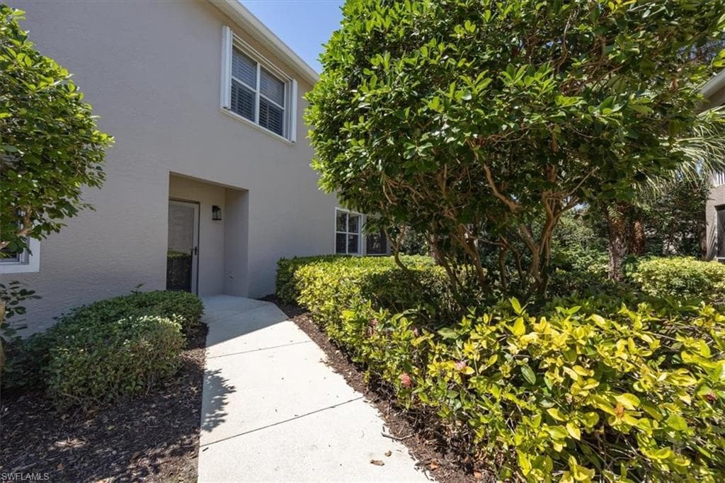 7099 Pond Cypress CT # 102, NAPLES FL 34109-1
