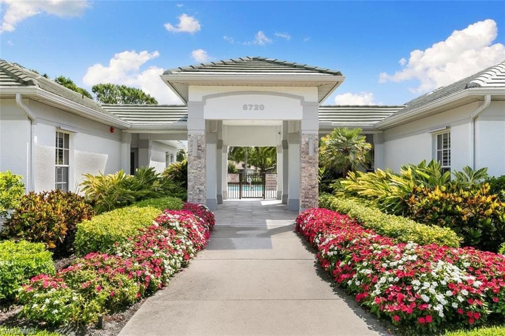 7099 Pond Cypress CT # 102, NAPLES FL 34109-29