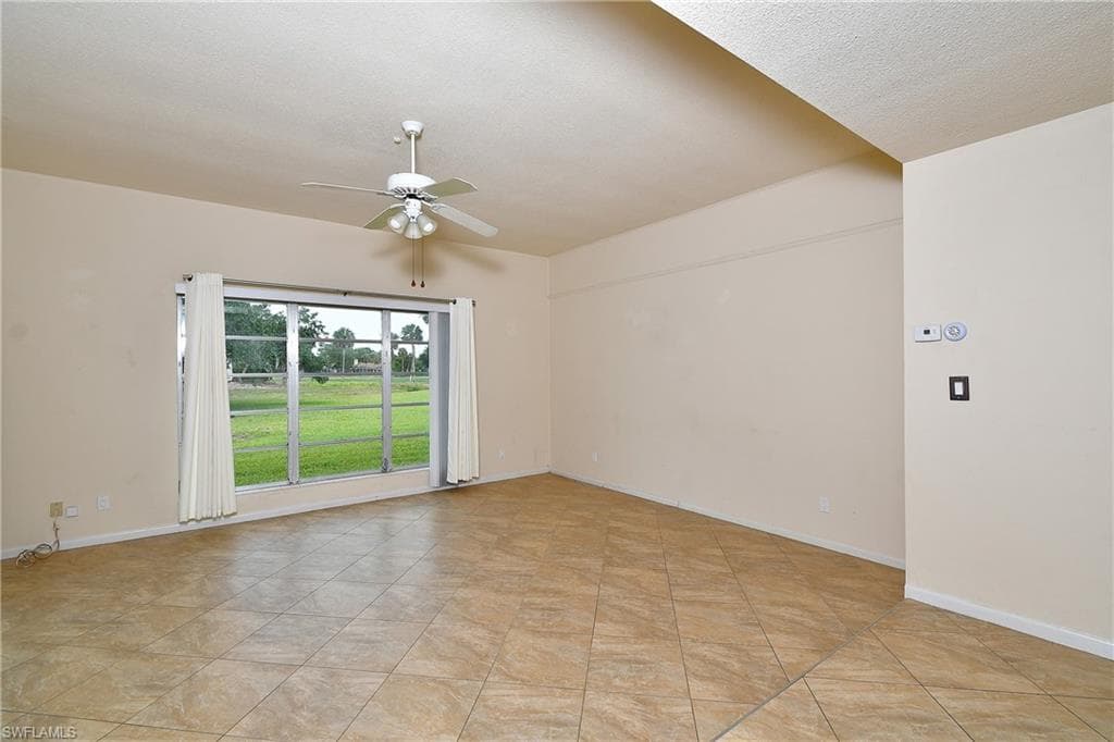 9 Park Lane CIR, LEHIGH ACRES FL 33936-9