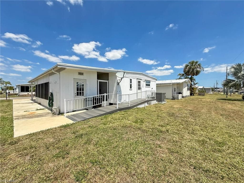 3388 Rainbow LN, NORTH FORT MYERS FL 33903-31