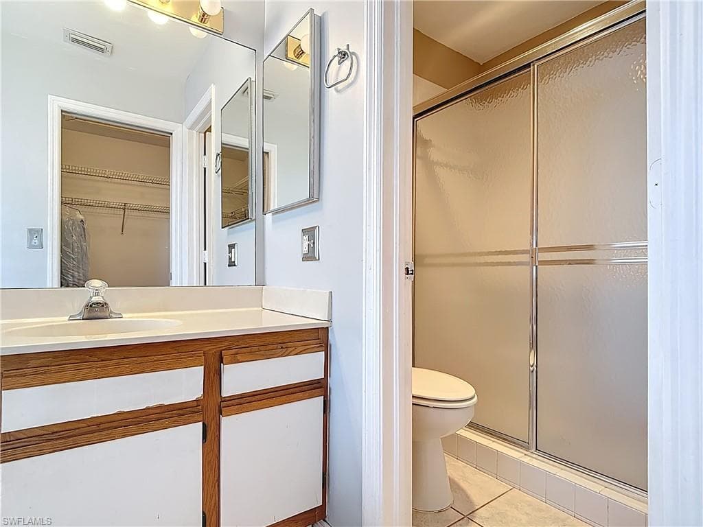 1025 Mainsail DR # 215, NAPLES FL 34114-22