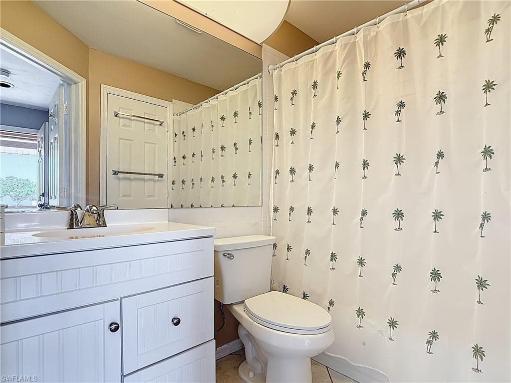 1025 Mainsail DR # 215, NAPLES FL 34114-15