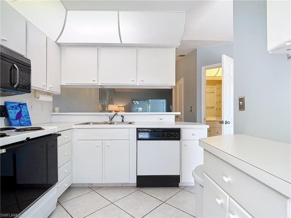 1025 Mainsail DR # 215, NAPLES FL 34114-11