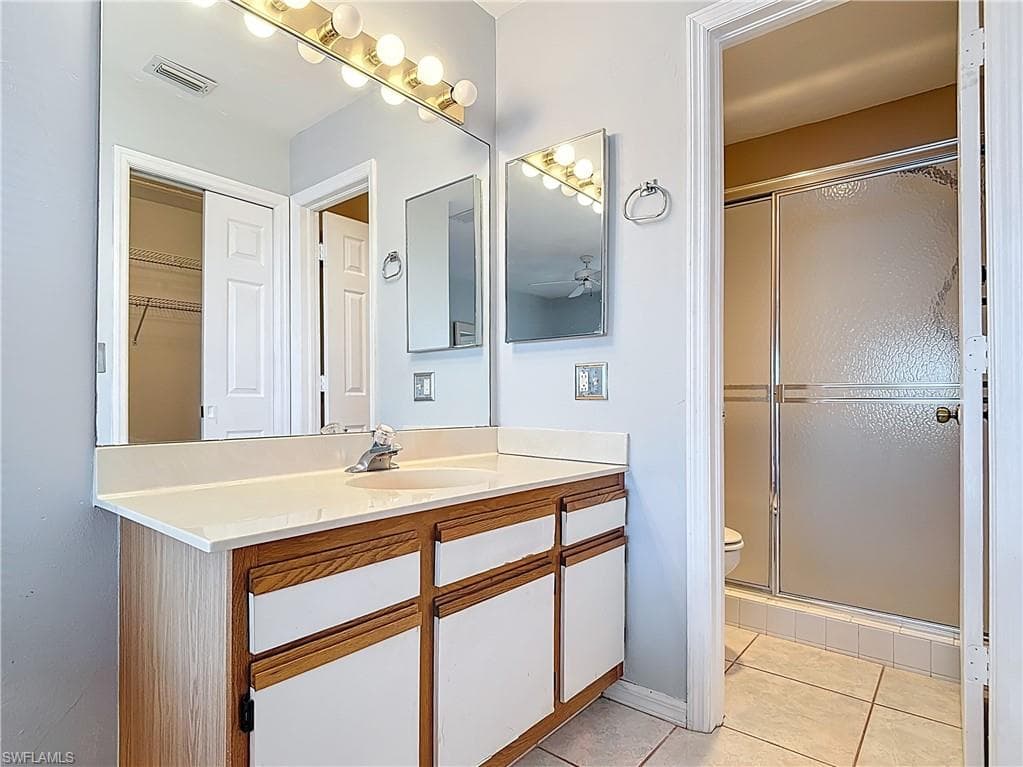 1025 Mainsail DR # 215, NAPLES FL 34114-21