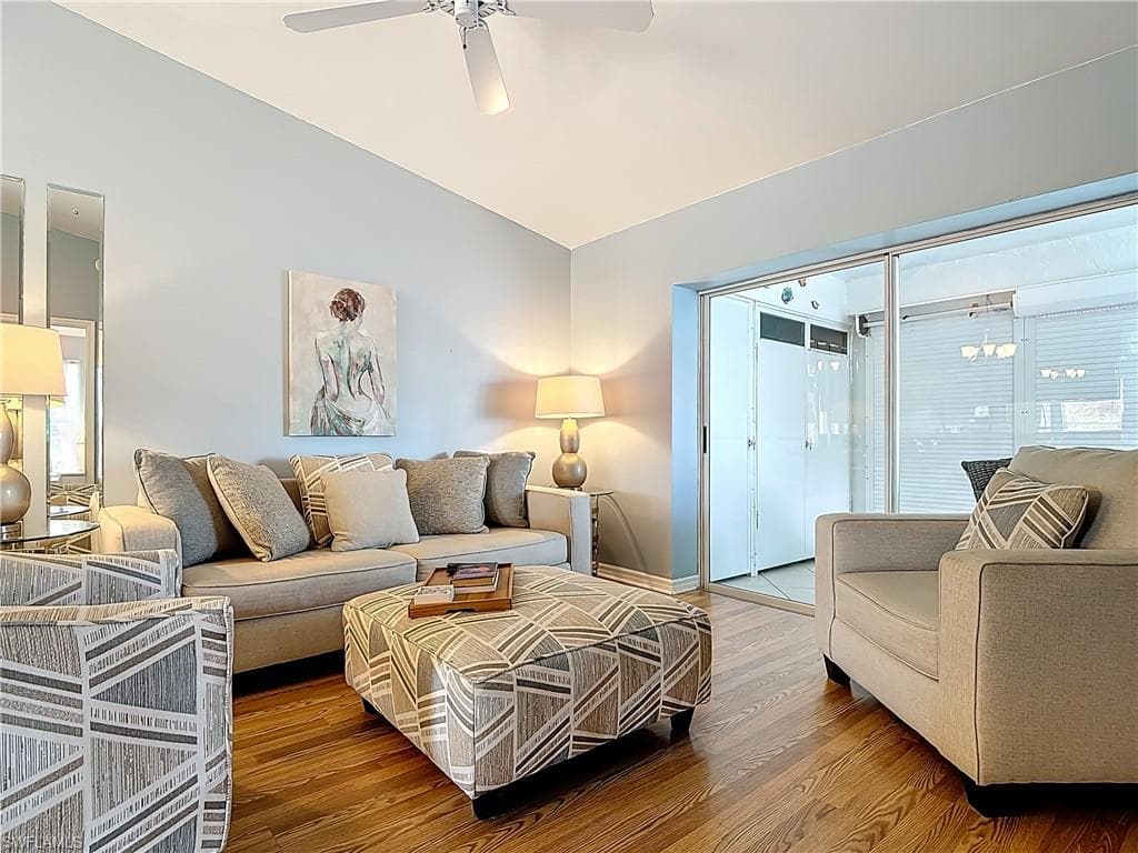 1025 Mainsail DR # 215, NAPLES FL 34114-2
