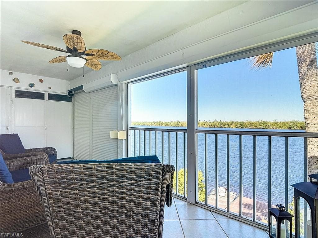 1025 Mainsail DR # 215, NAPLES FL 34114-27