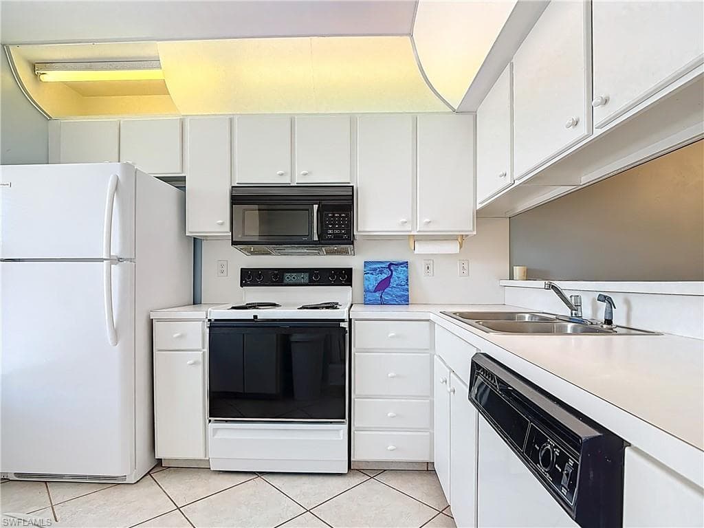 1025 Mainsail DR # 215, NAPLES FL 34114-8