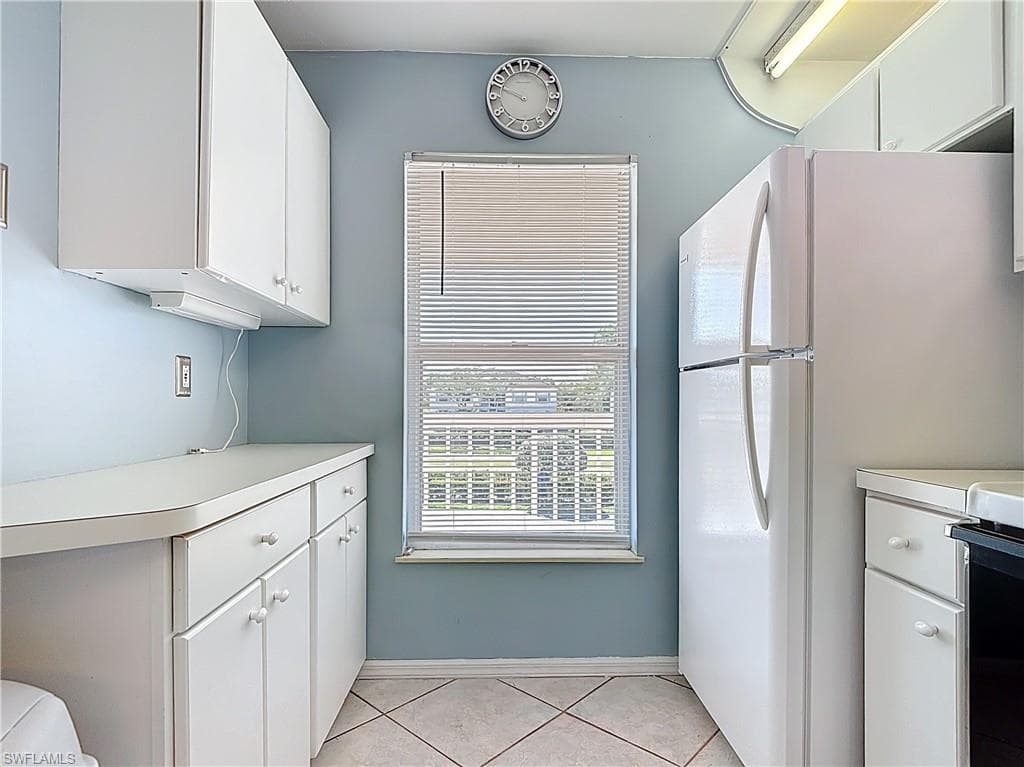 1025 Mainsail DR # 215, NAPLES FL 34114-9
