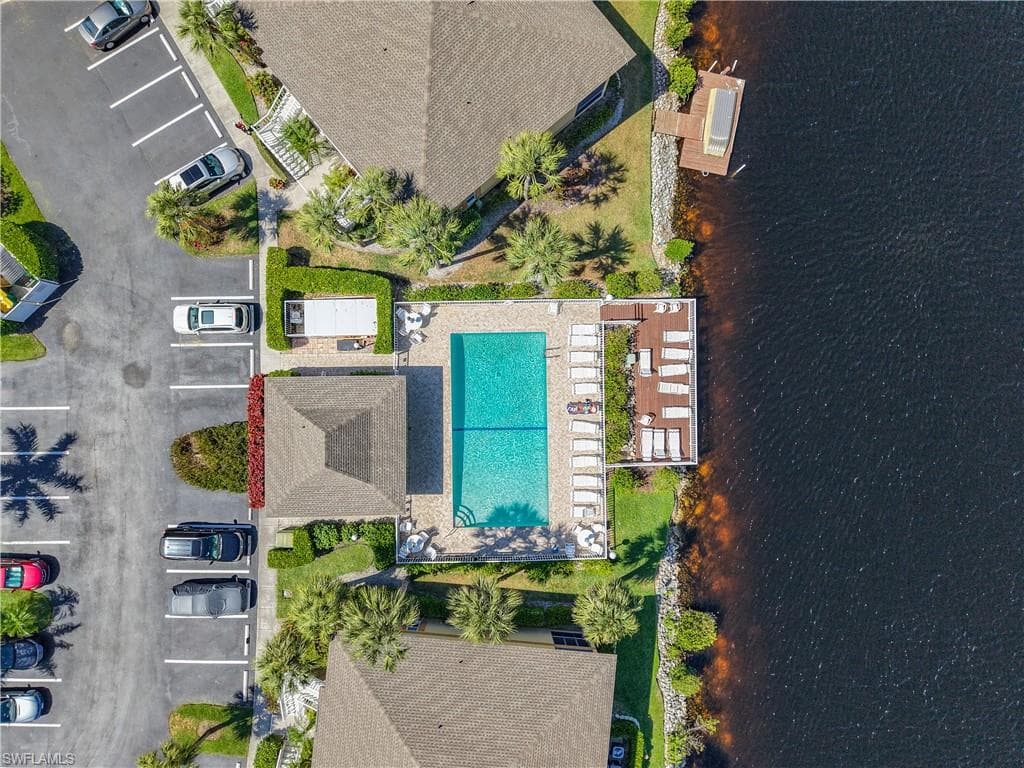 1025 Mainsail DR # 215, NAPLES FL 34114-39