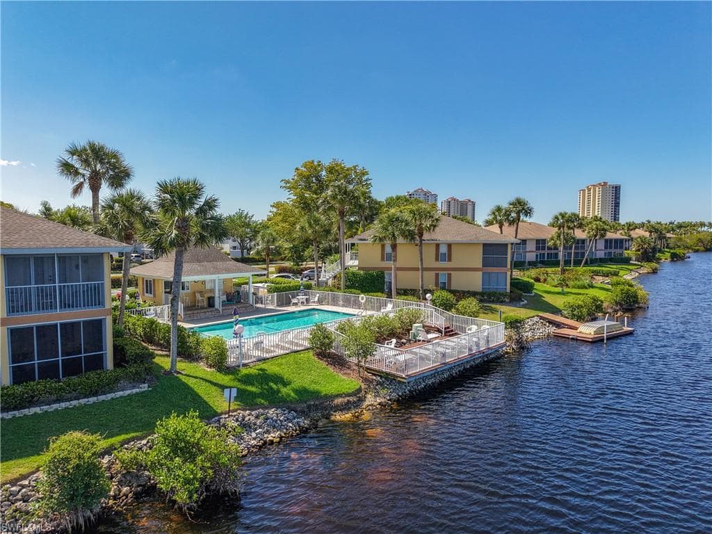 1025 Mainsail DR # 215, NAPLES FL 34114-38