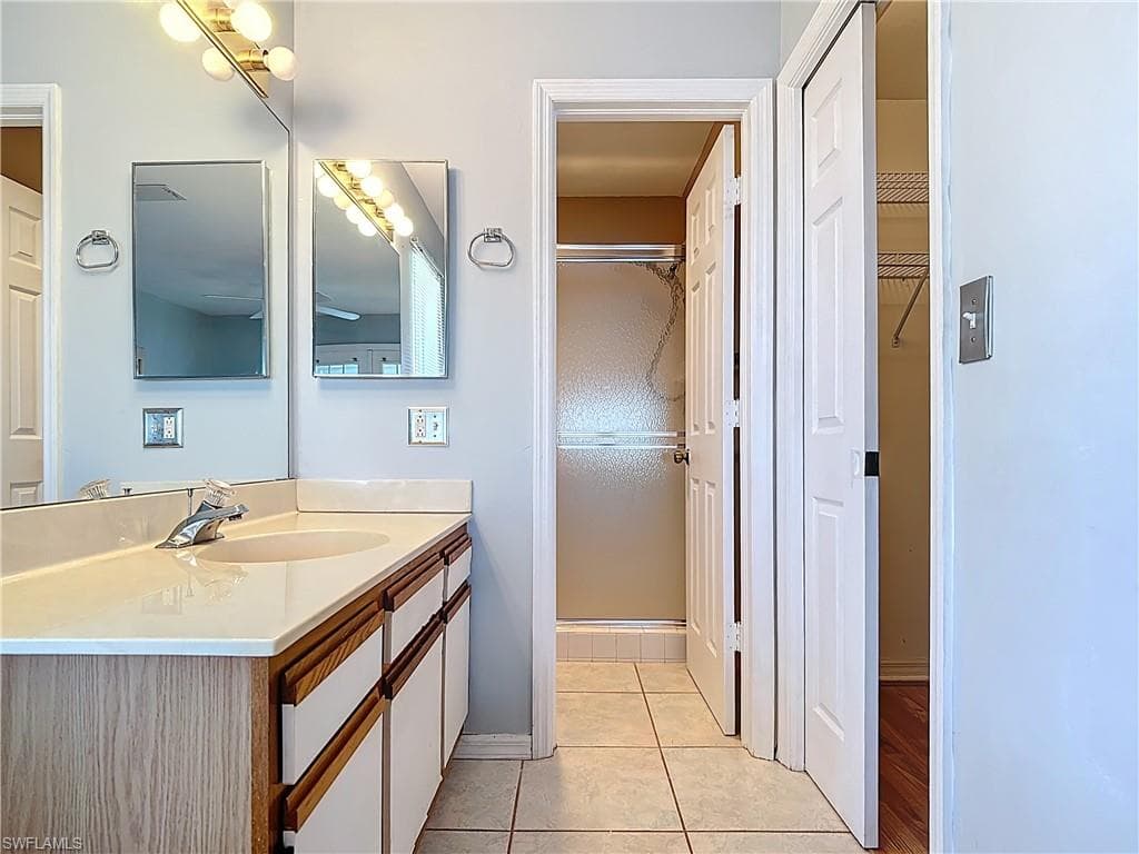 1025 Mainsail DR # 215, NAPLES FL 34114-20