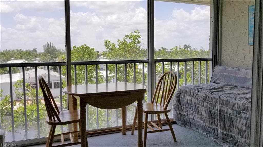 3061 Sandpiper Bay CIR # J301, NAPLES FL 34112-12