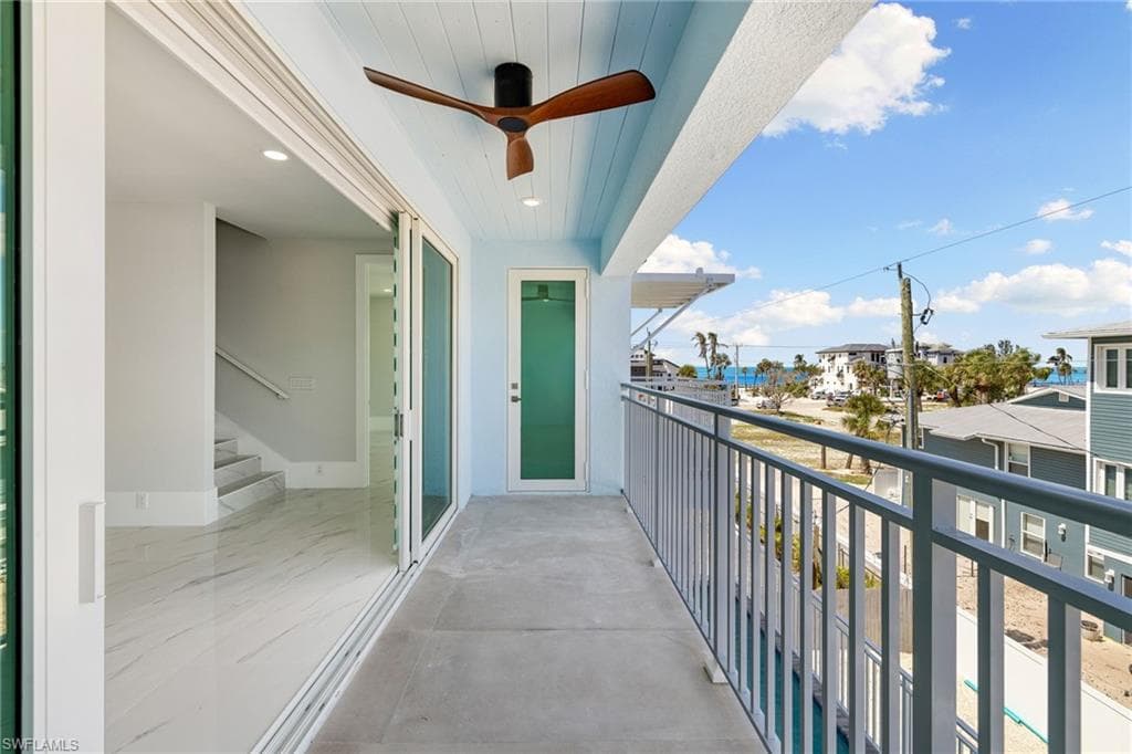 121 Hibiscus DR, FORT MYERS BEACH FL 33931-22