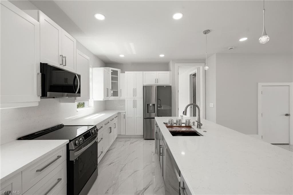 121 Hibiscus DR, FORT MYERS BEACH FL 33931-26