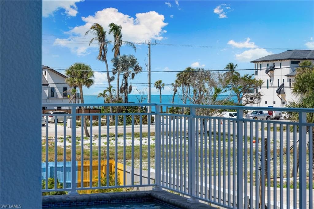 121 Hibiscus DR, FORT MYERS BEACH FL 33931-46