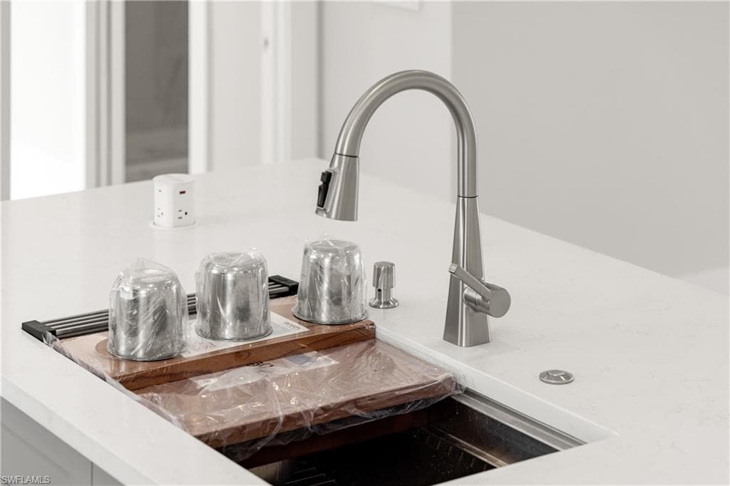 121 Hibiscus DR, FORT MYERS BEACH FL 33931-42