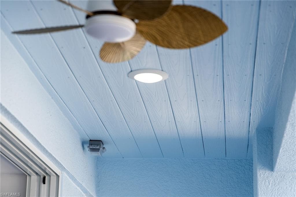 121 Hibiscus DR, FORT MYERS BEACH FL 33931-15