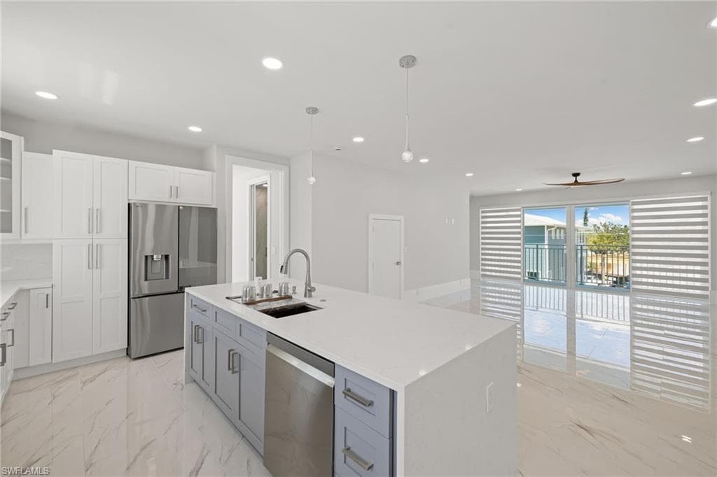 121 Hibiscus DR, FORT MYERS BEACH FL 33931-25