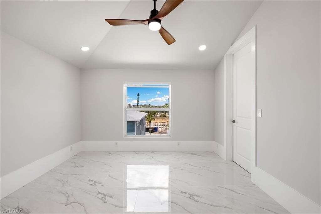 121 Hibiscus DR, FORT MYERS BEACH FL 33931-37