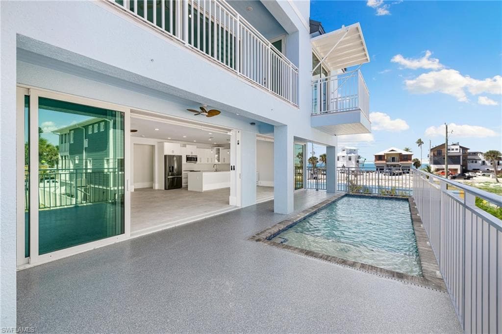 121 Hibiscus DR, FORT MYERS BEACH FL 33931-9