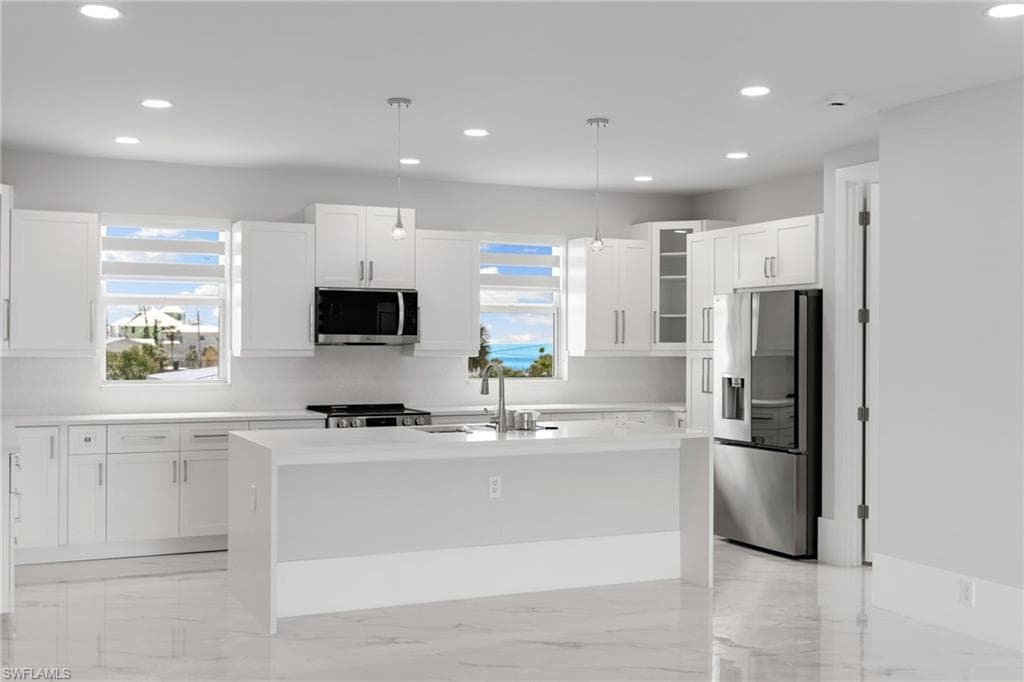 121 Hibiscus DR, FORT MYERS BEACH FL 33931-32