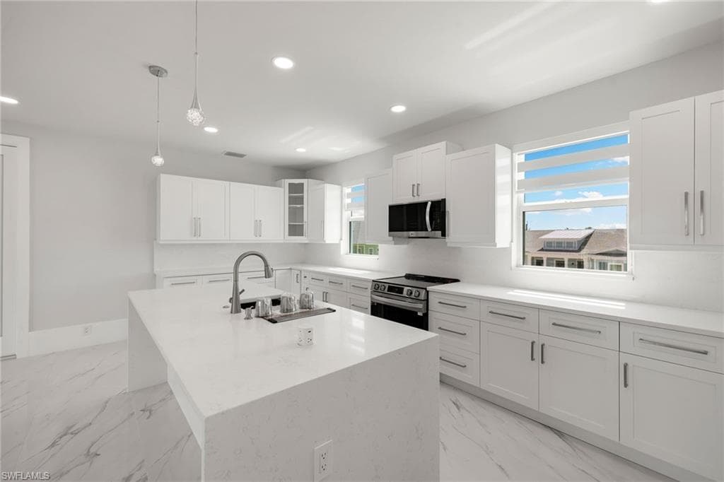 121 Hibiscus DR, FORT MYERS BEACH FL 33931-28