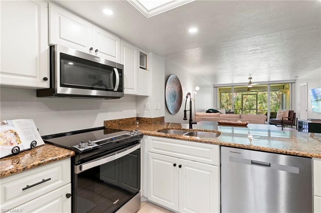 15171 Cedarwood LN # 3105, NAPLES FL 34110-28