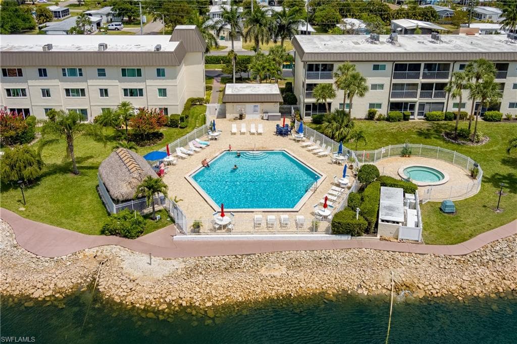 1014 Manatee RD # F102, NAPLES FL 34114-25