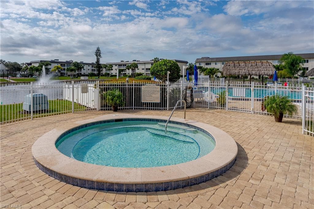 1014 Manatee RD # F102, NAPLES FL 34114-24