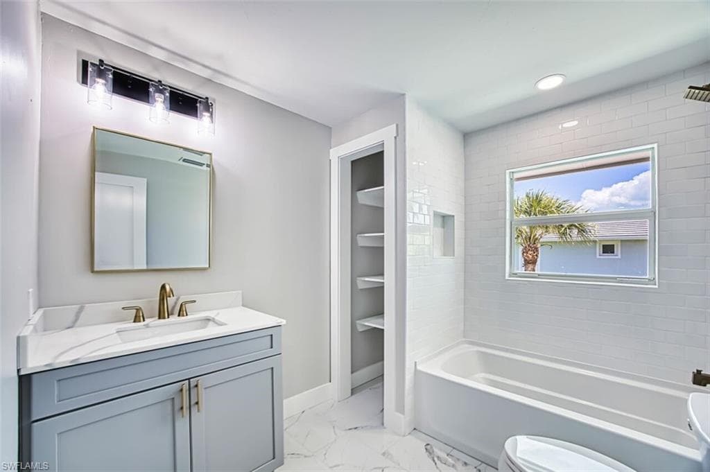 446 Lake Murex CIR, SANIBEL FL 33957-26