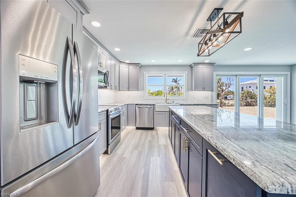 446 Lake Murex CIR, SANIBEL FL 33957-15