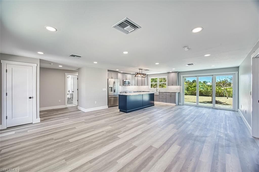 446 Lake Murex CIR, SANIBEL FL 33957-11