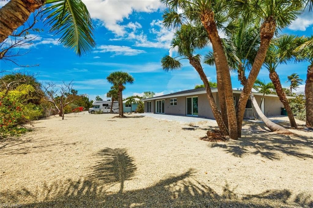 446 Lake Murex CIR, SANIBEL FL 33957-31