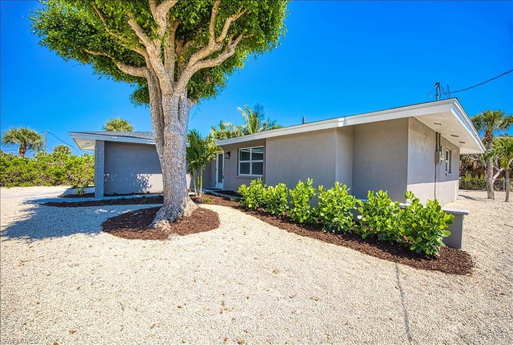 446 Lake Murex CIR, SANIBEL FL 33957-37