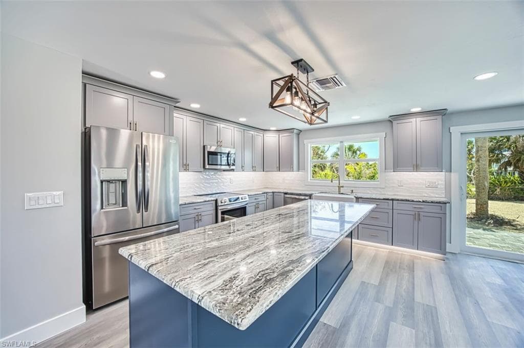 446 Lake Murex CIR, SANIBEL FL 33957-13