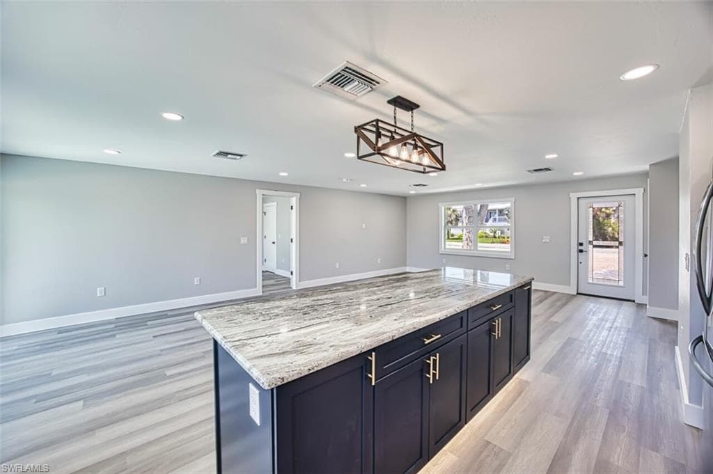 446 Lake Murex CIR, SANIBEL FL 33957-17