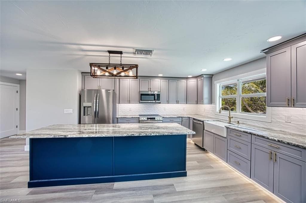 446 Lake Murex CIR, SANIBEL FL 33957-14