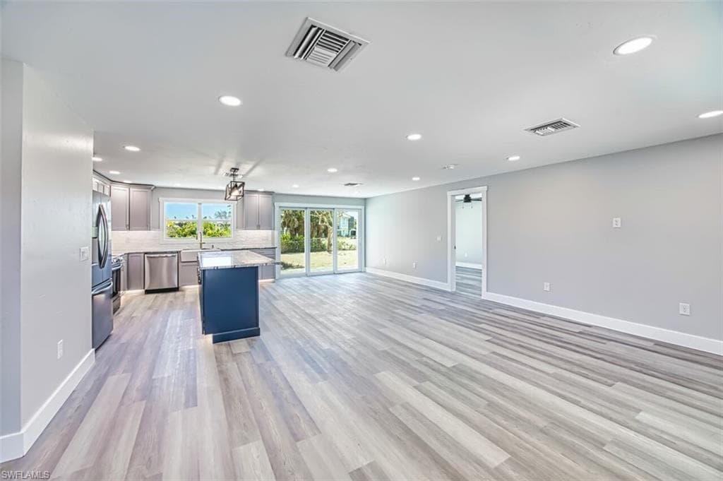 446 Lake Murex CIR, SANIBEL FL 33957-10