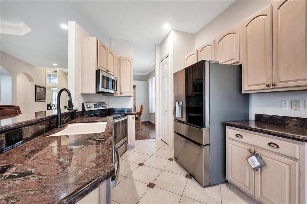 317 Harvard LN, NAPLES FL 34104-12